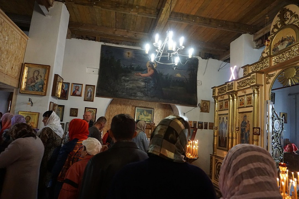 Даже в разрушенных храмах Донецка прошла Пасхальная служба: Репортаж с Трудовских