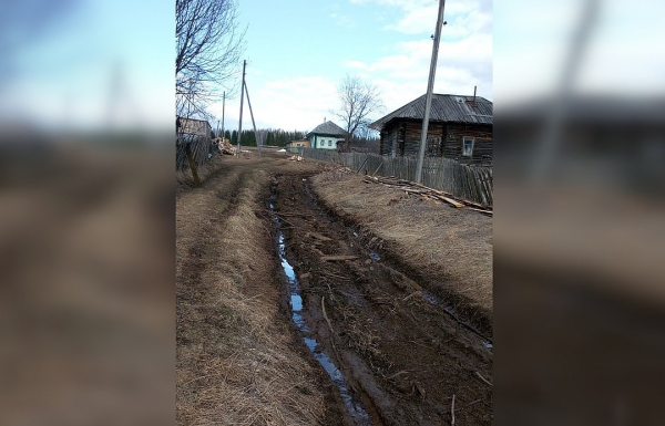 В Прикамье 70-летний пенсионер отремонтировал дорогу в своей деревне и получил за это штраф