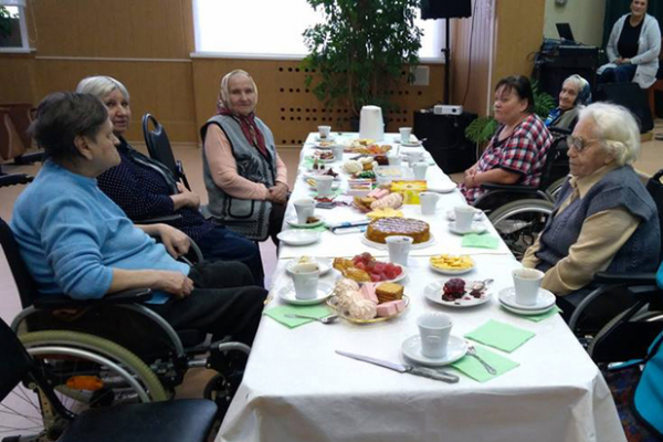 В России запустили государственную программу ухода за инвалидами и пожилыми