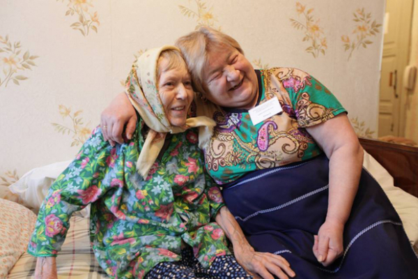 В России запустили государственную программу ухода за инвалидами и пожилыми