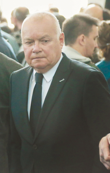 На похороны Доренко принесли два венка от Путина